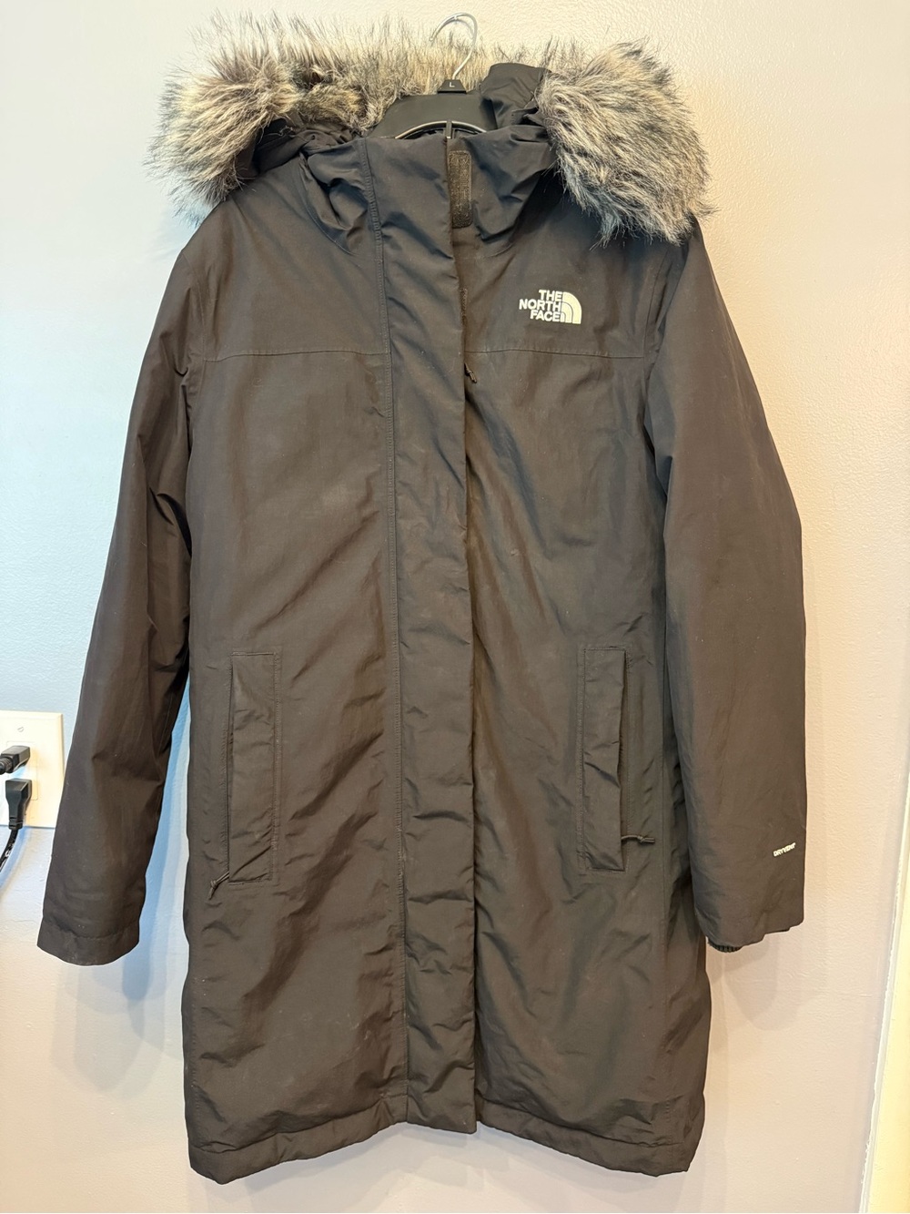 The North Face Women's Arctic Hooded Parka 550 Down Puffer